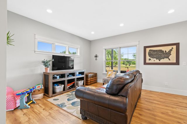 606 Venture Lane NE, Alexandria, MN 56308