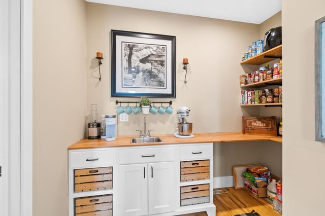 606 Venture Lane NE, Alexandria, MN 56308