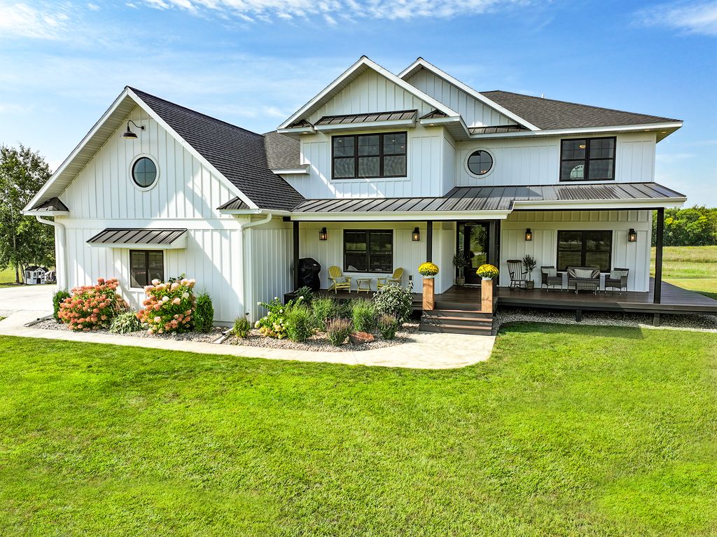 606 Venture Lane NE, Alexandria, MN 56308