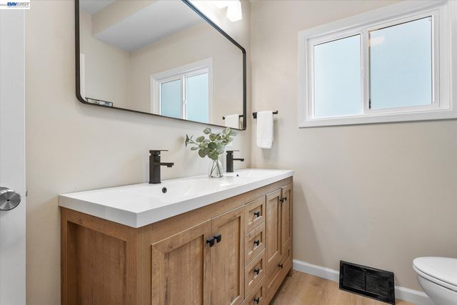 1410 PEARL ST., Alameda, CA 94501