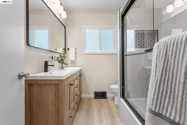 1410 PEARL ST., Alameda, CA 94501