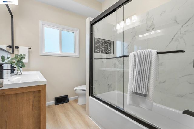 1410 PEARL ST., Alameda, CA 94501
