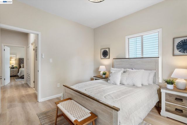 1410 PEARL ST., Alameda, CA 94501