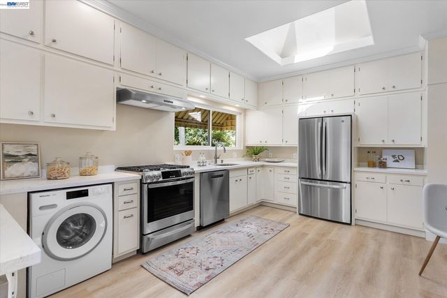 1410 PEARL ST., Alameda, CA 94501