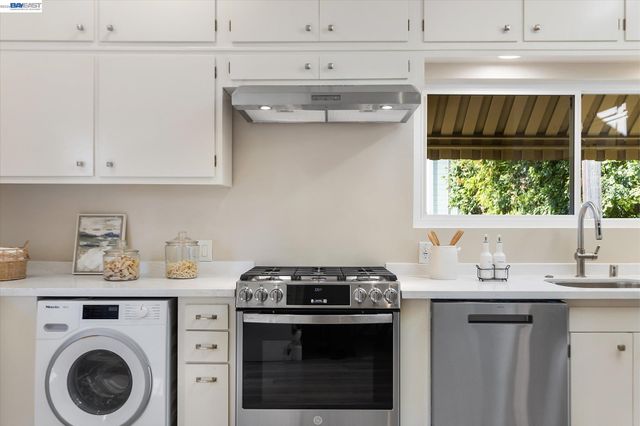 1410 PEARL ST., Alameda, CA 94501