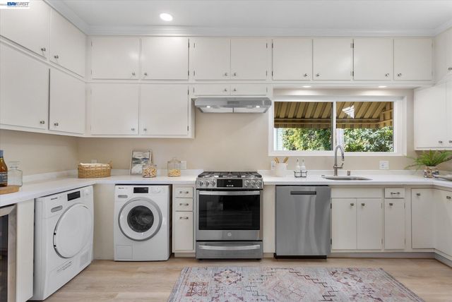 1410 PEARL ST., Alameda, CA 94501