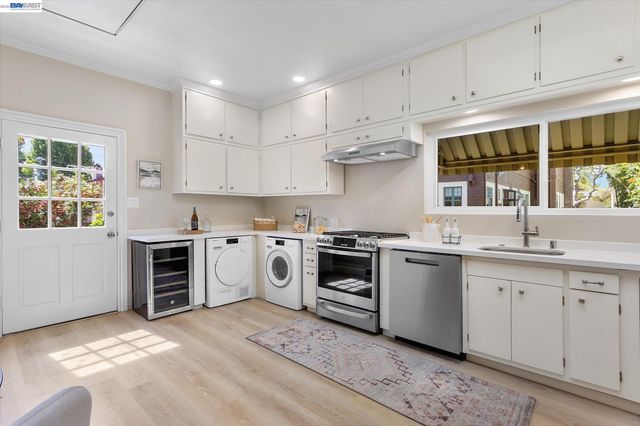 1410 PEARL ST., Alameda, CA 94501