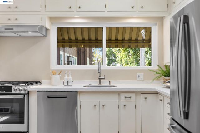 1410 PEARL ST., Alameda, CA 94501
