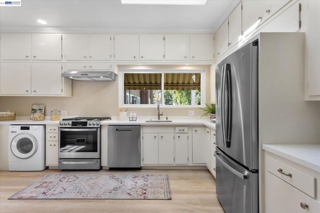 1410 PEARL ST., Alameda, CA 94501