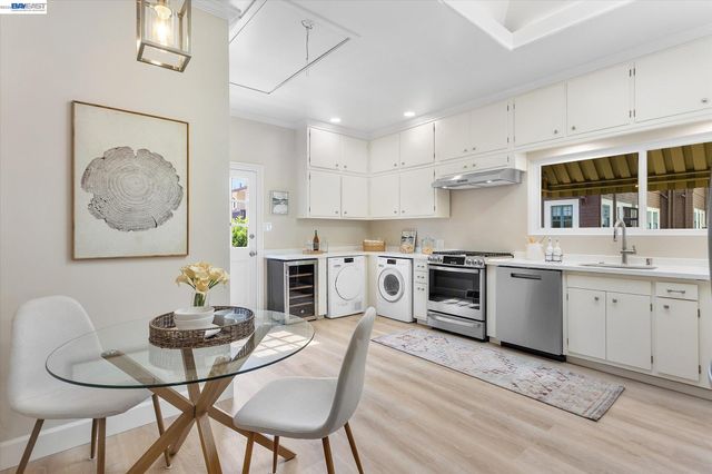 1410 PEARL ST., Alameda, CA 94501