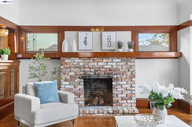 1410 PEARL ST., Alameda, CA 94501