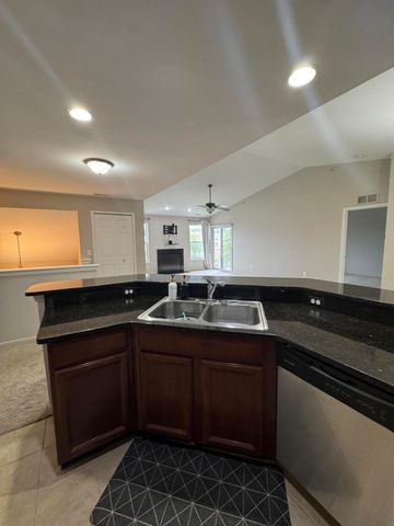2260 Leighton Drive 68, Shelby Twp, MI 48317