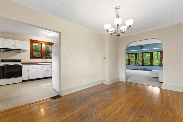 18905 W Linnie Lac PLACE, New Berlin, WI 53146