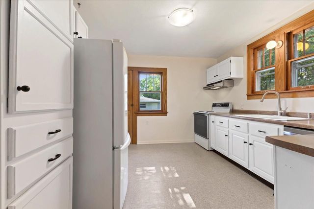18905 W Linnie Lac PLACE, New Berlin, WI 53146
