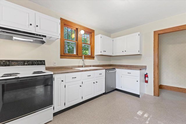 18905 W Linnie Lac PLACE, New Berlin, WI 53146