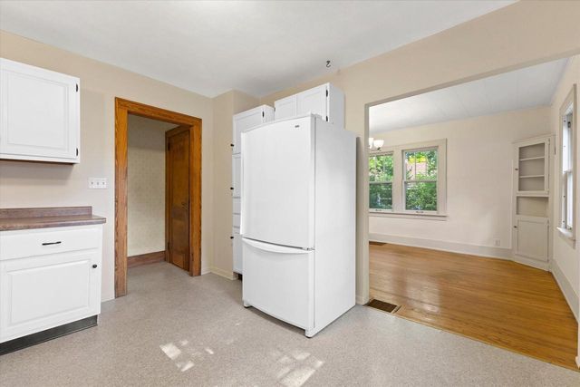 18905 W Linnie Lac PLACE, New Berlin, WI 53146