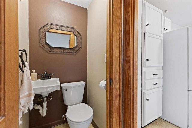 18905 W Linnie Lac PLACE, New Berlin, WI 53146