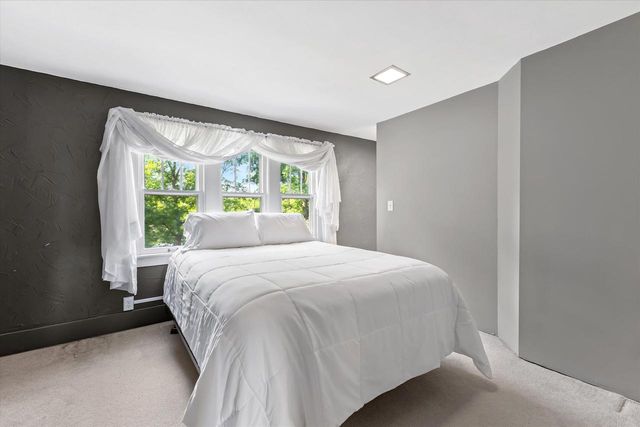 18905 W Linnie Lac PLACE, New Berlin, WI 53146