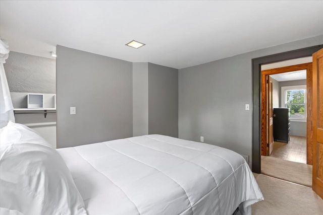 18905 W Linnie Lac PLACE, New Berlin, WI 53146