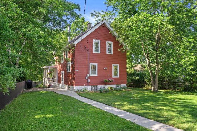 18905 W Linnie Lac PLACE, New Berlin, WI 53146