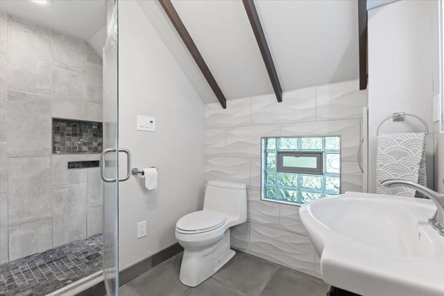 18905 W Linnie Lac PLACE, New Berlin, WI 53146