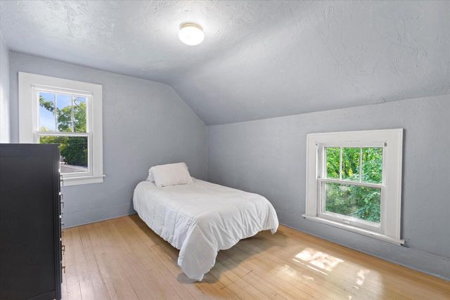 18905 W Linnie Lac PLACE, New Berlin, WI 53146