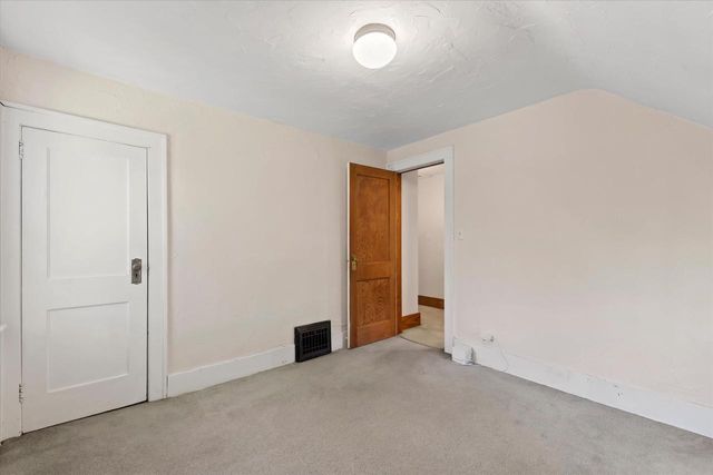 18905 W Linnie Lac PLACE, New Berlin, WI 53146