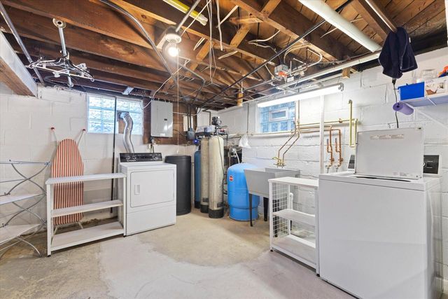 18905 W Linnie Lac PLACE, New Berlin, WI 53146