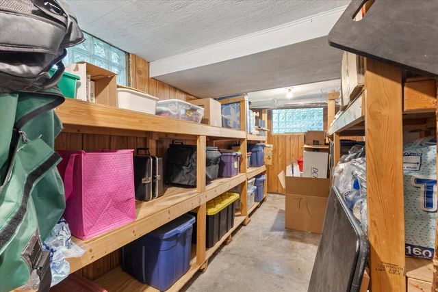 18905 W Linnie Lac PLACE, New Berlin, WI 53146
