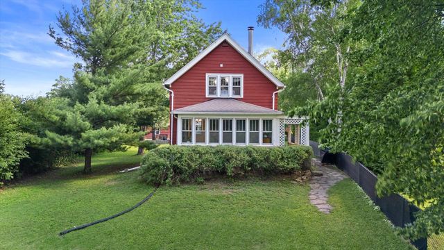 18905 W Linnie Lac PLACE, New Berlin, WI 53146