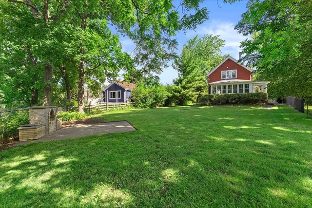 18905 W Linnie Lac PLACE, New Berlin, WI 53146