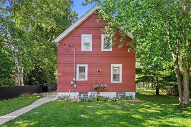 18905 W Linnie Lac PLACE, New Berlin, WI 53146