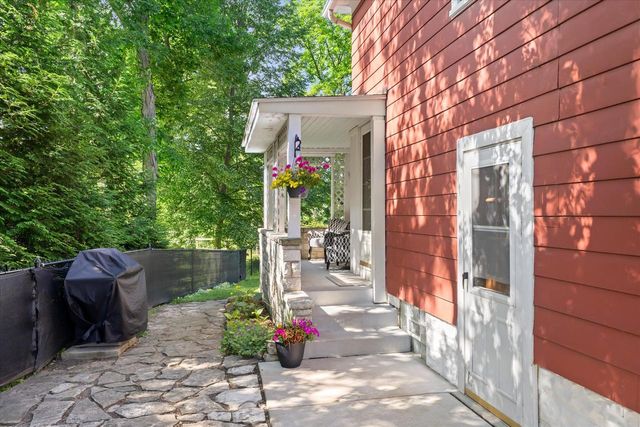 18905 W Linnie Lac PLACE, New Berlin, WI 53146