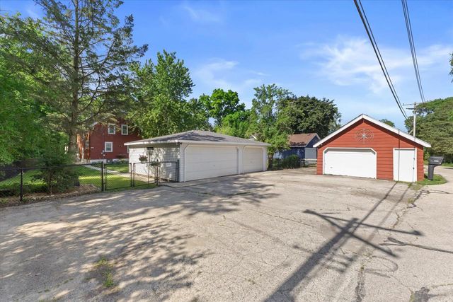 18905 W Linnie Lac PLACE, New Berlin, WI 53146