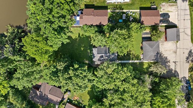 18905 W Linnie Lac PLACE, New Berlin, WI 53146
