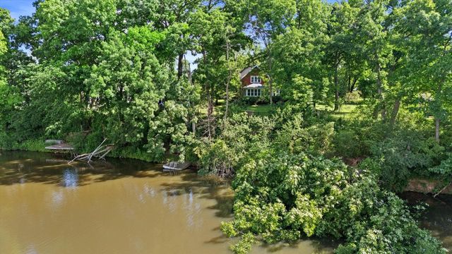 18905 W Linnie Lac PLACE, New Berlin, WI 53146