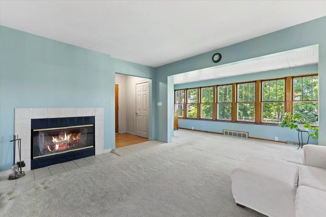 18905 W Linnie Lac PLACE, New Berlin, WI 53146