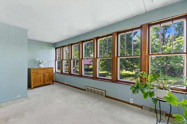 18905 W Linnie Lac PLACE, New Berlin, WI 53146