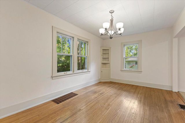 18905 W Linnie Lac PLACE, New Berlin, WI 53146