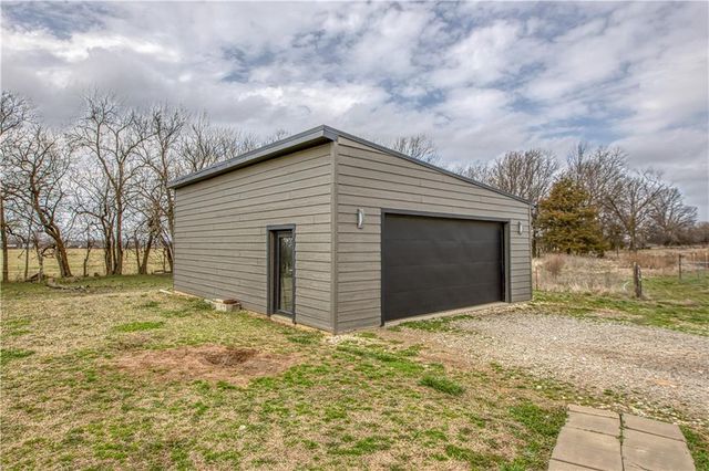 2523 SE Wyandotte Road, Columbus, KS 66725