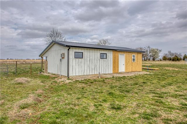 2523 SE Wyandotte Road, Columbus, KS 66725