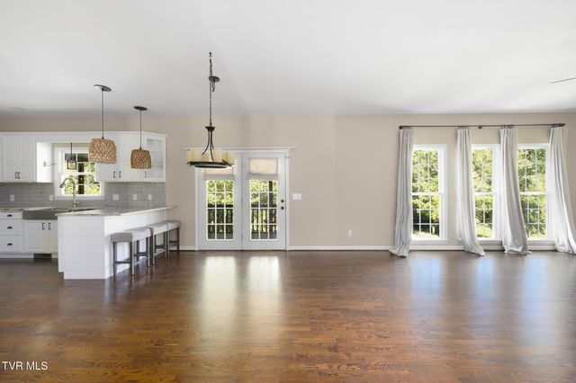 209 Glen Oaks Drive, Gray, TN 37615