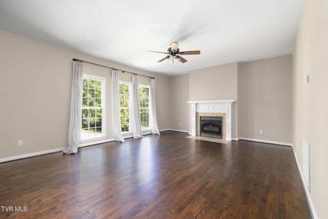 209 Glen Oaks Drive, Gray, TN 37615