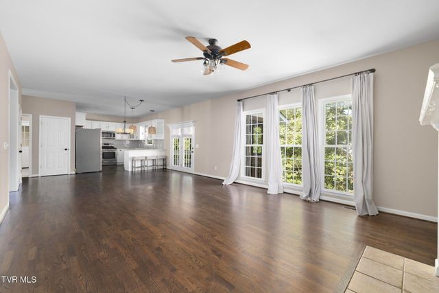 209 Glen Oaks Drive, Gray, TN 37615