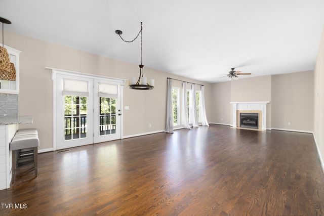 209 Glen Oaks Drive, Gray, TN 37615