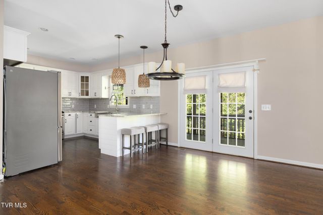 209 Glen Oaks Drive, Gray, TN 37615