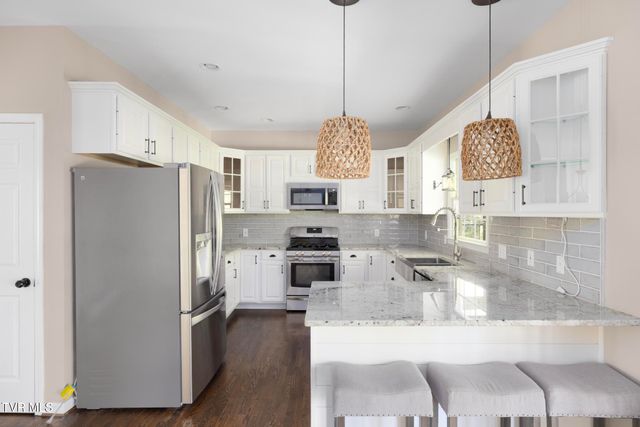 209 Glen Oaks Drive, Gray, TN 37615