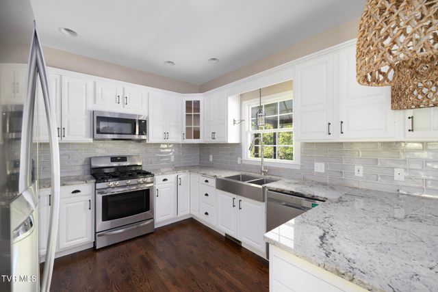 209 Glen Oaks Drive, Gray, TN 37615