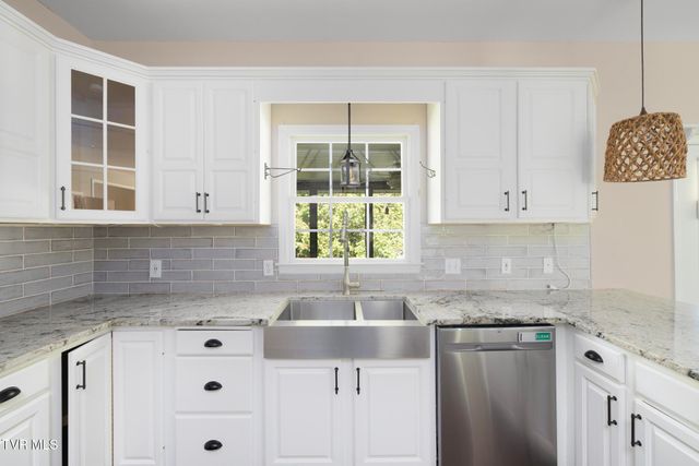 209 Glen Oaks Drive, Gray, TN 37615