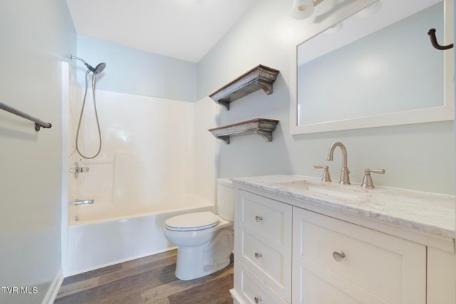 209 Glen Oaks Drive, Gray, TN 37615